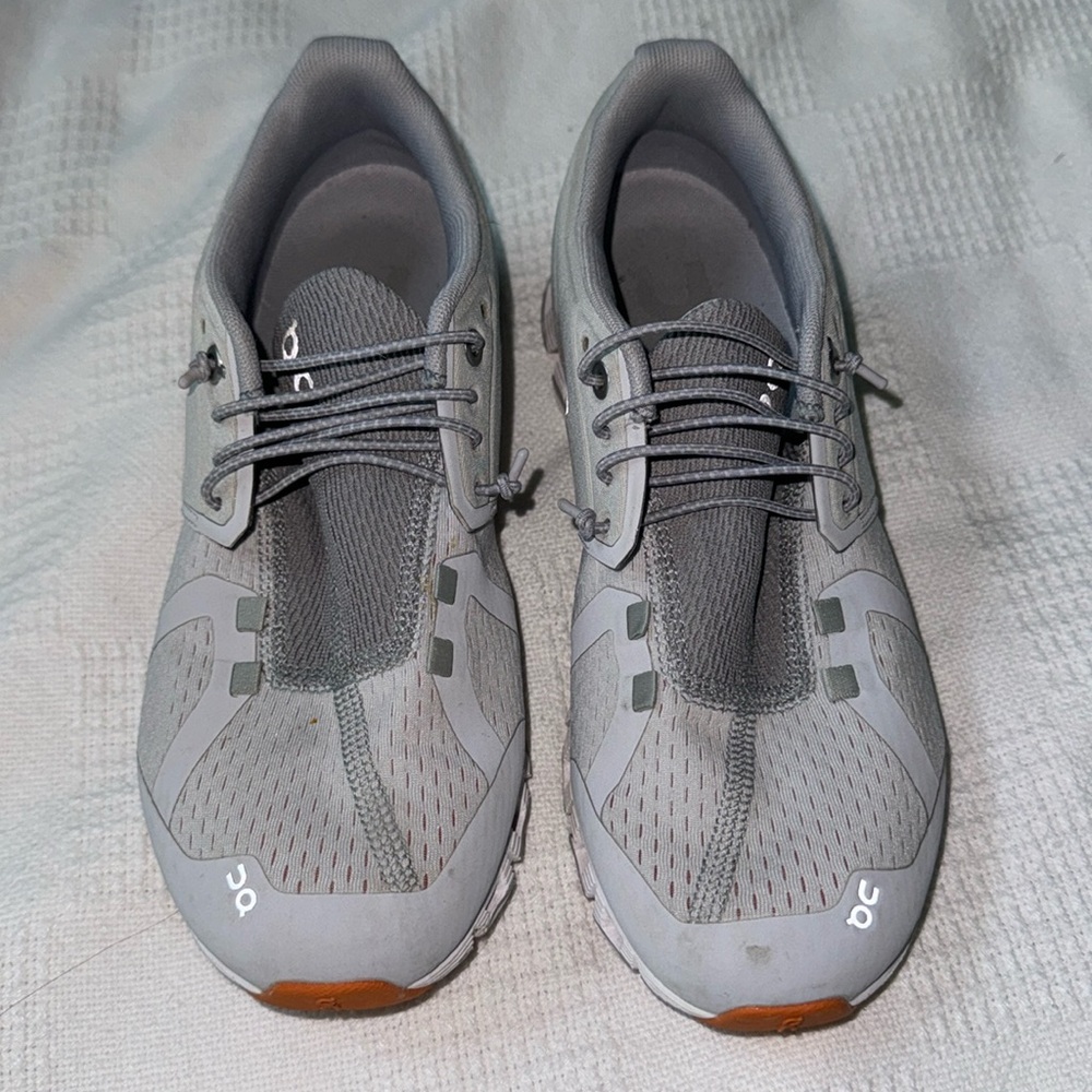 On cloud 5 running shoes